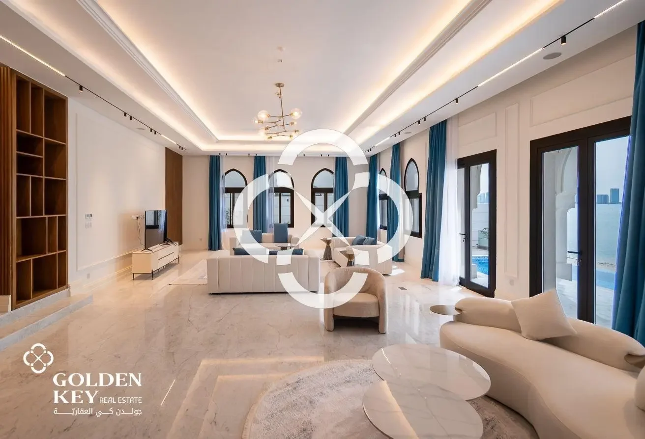 5BR+ | Luxury Villa | Privet pool | Beach access