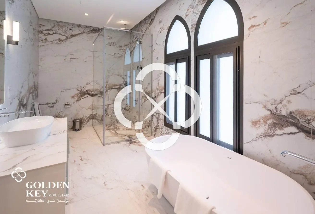5BR+ | Luxury Villa | Privet pool | Beach access