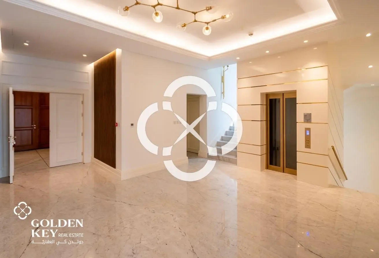 5BR+ | Luxury Villa | Privet pool | Beach access