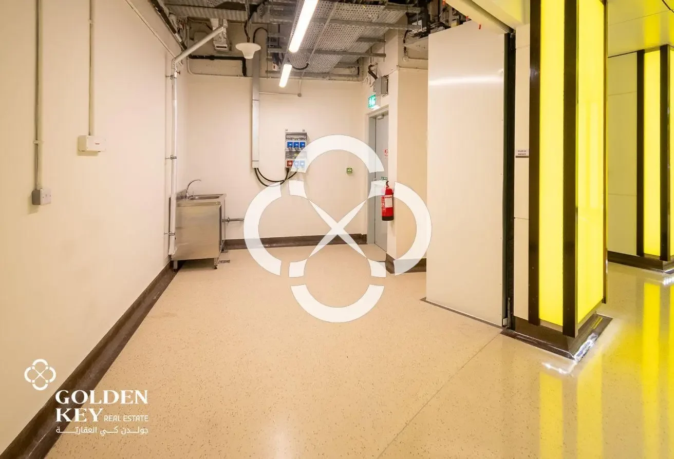 Retail Shop for Rent in Yacht Club Metro Station