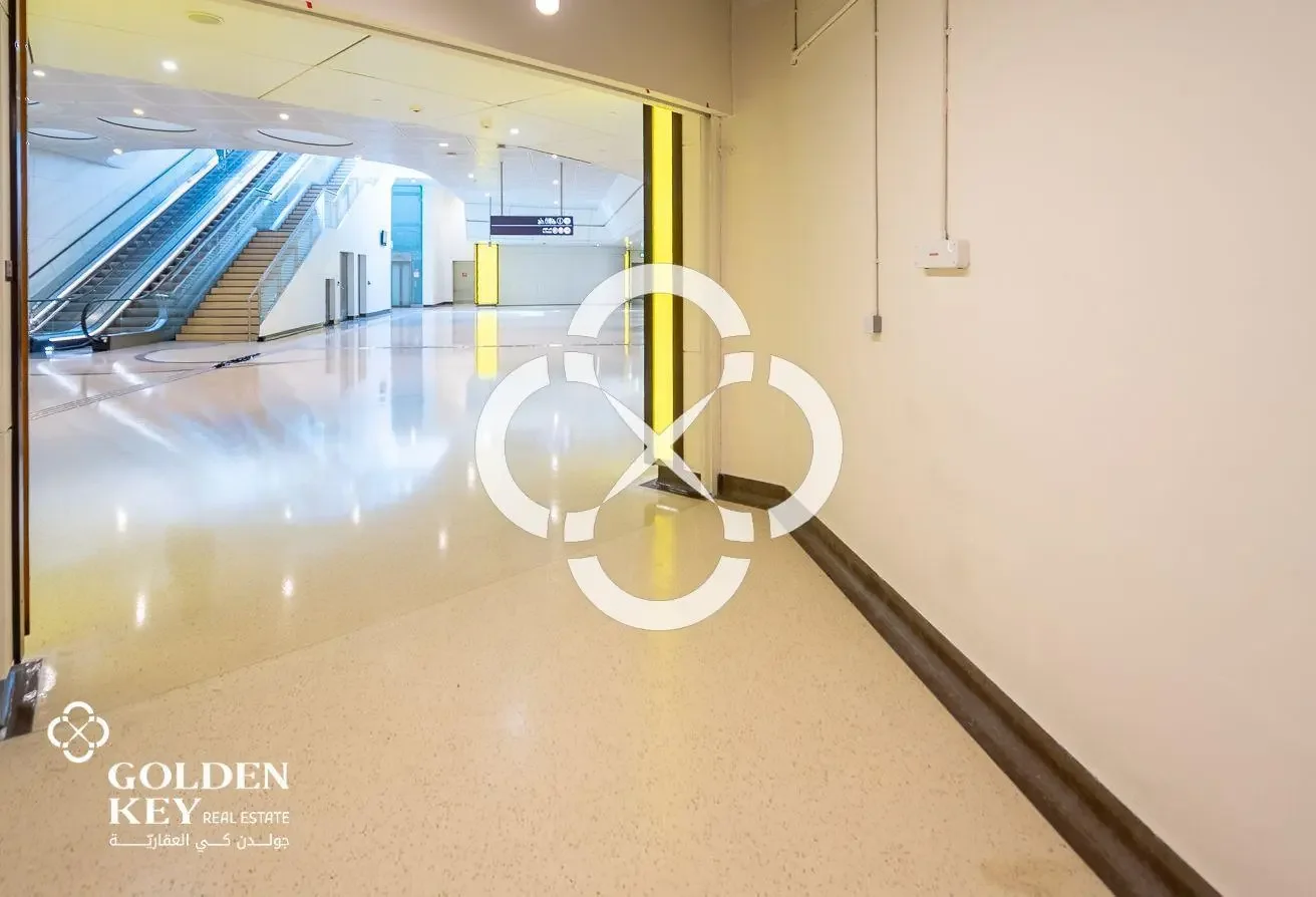 Retail Shop for Rent in Yacht Club Metro Station