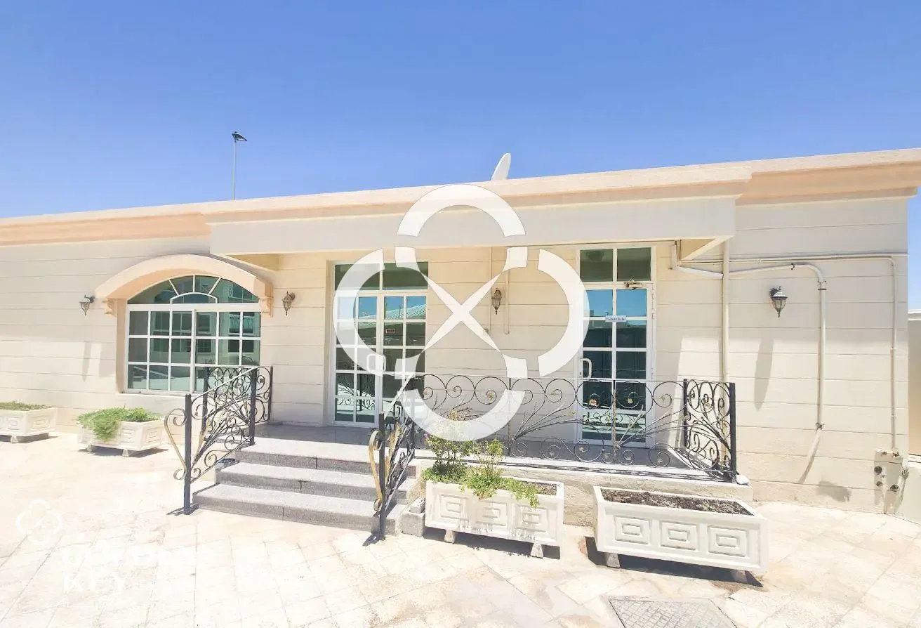 Commercial Villa for Various Business Activities