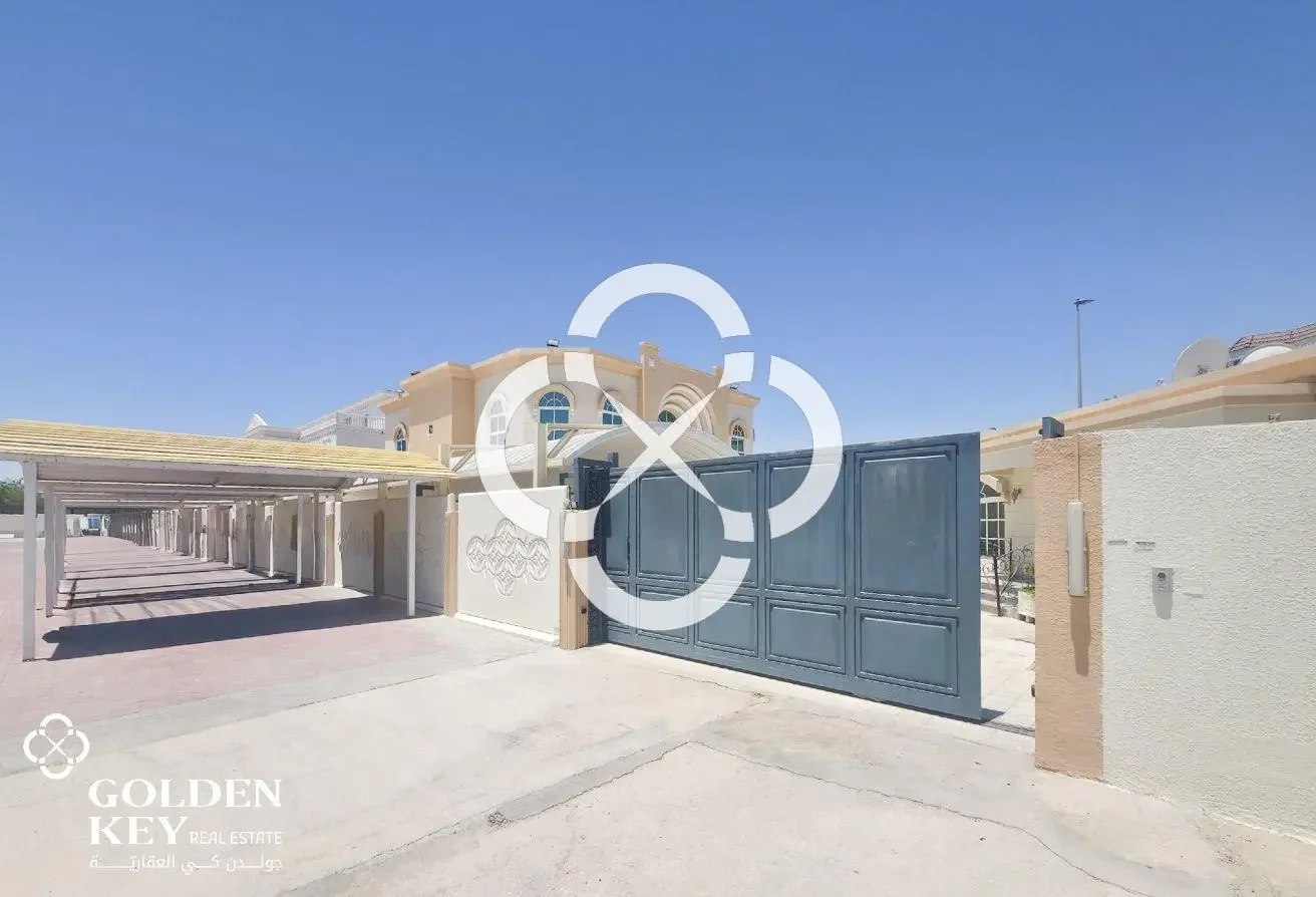 Commercial Villa for Various Business Activities