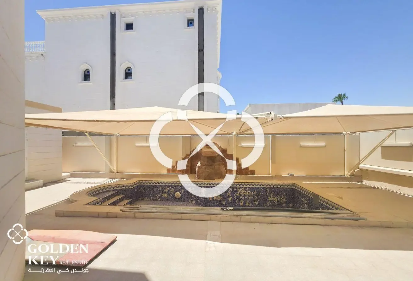 Commercial Villa for Various Business Activities