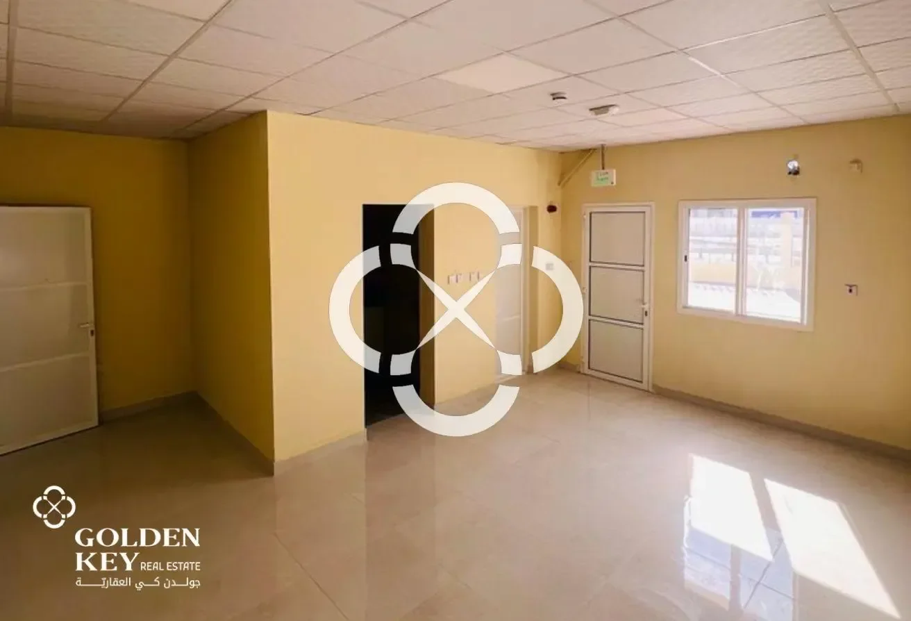 General Store | 280 SQM | Birkat Al Awamer - view 3