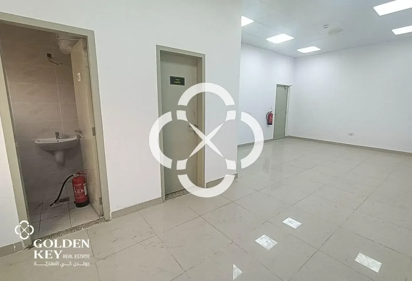 Food Store with Cooling for Sale | Industrial Area
