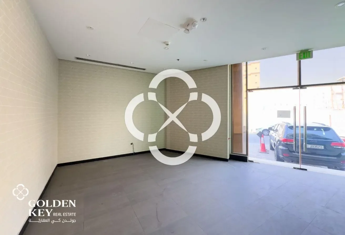 Retail Shop ꟷ Ideal for Grocery, Retail & Services - view 3