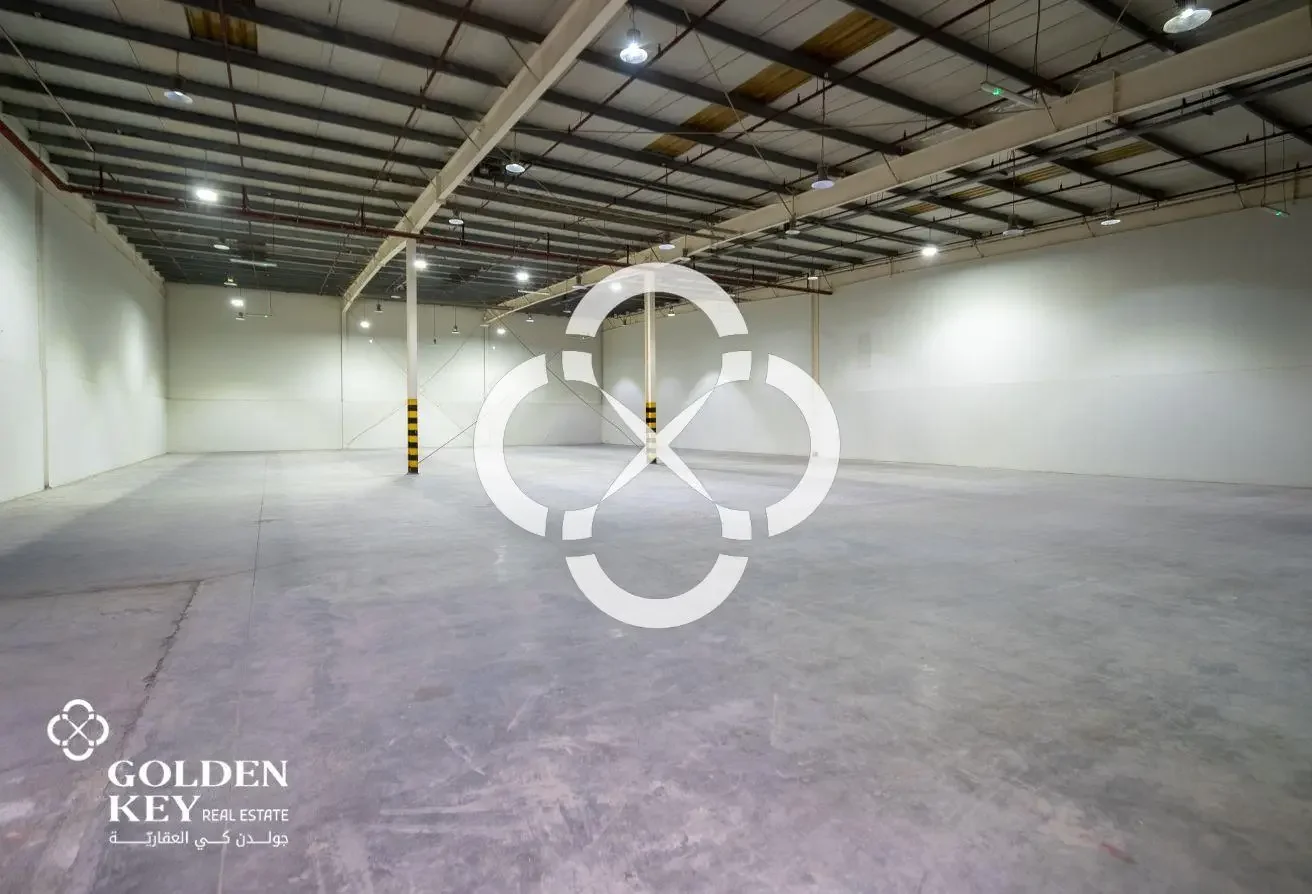 1,600 sqm | Ventilated Warehouse | Umm Salal