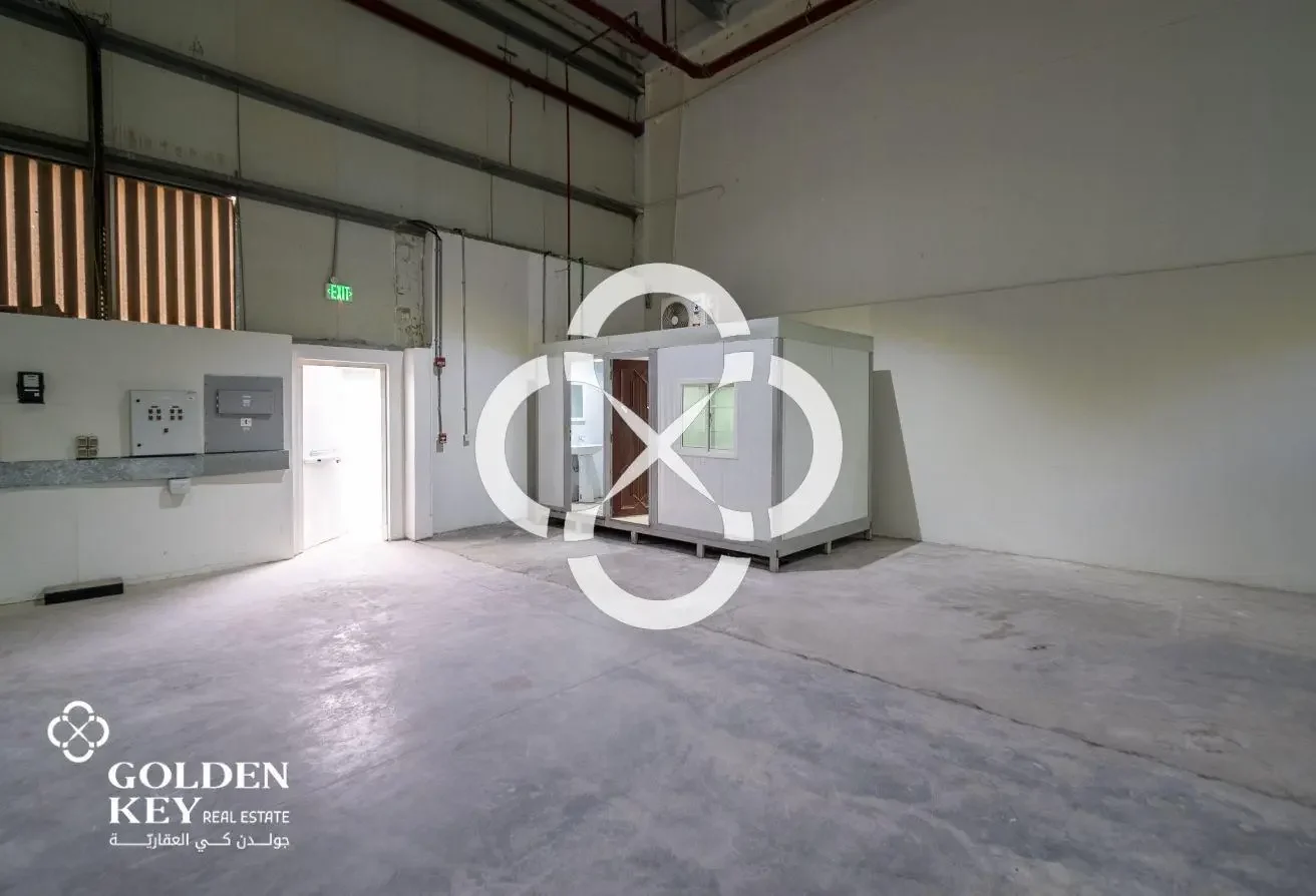 1,600 sqm | Ventilated Warehouse | Umm Salal