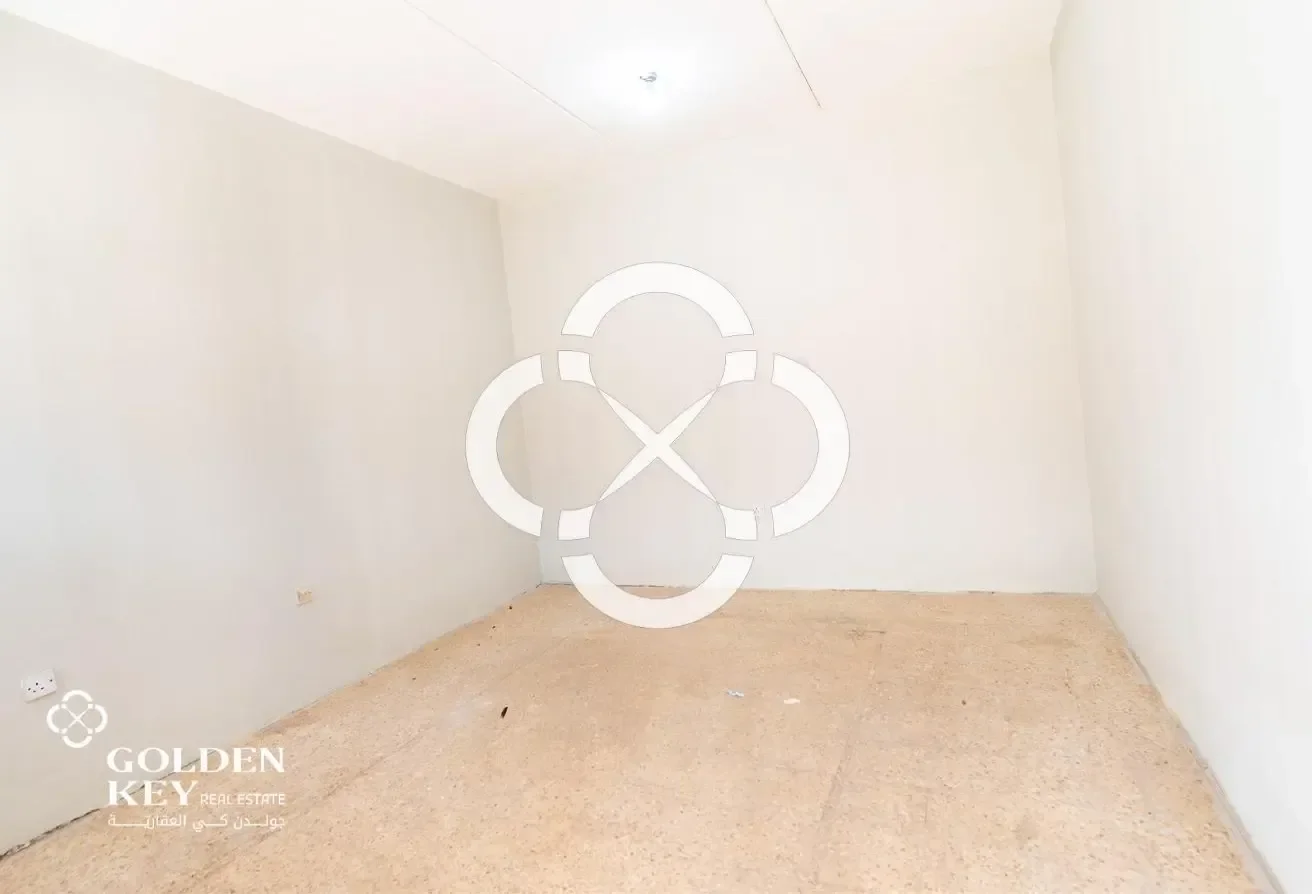 General Store + 16 Room for Rent 2500 SQM
