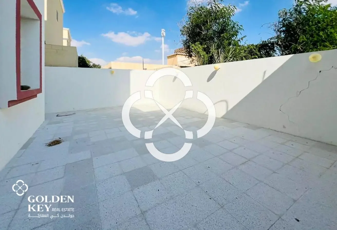 Spacious 4BR Villa with Penthouse | Unfurnished