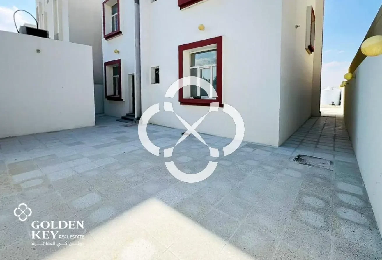 Spacious 4BR Villa with Penthouse | Unfurnished