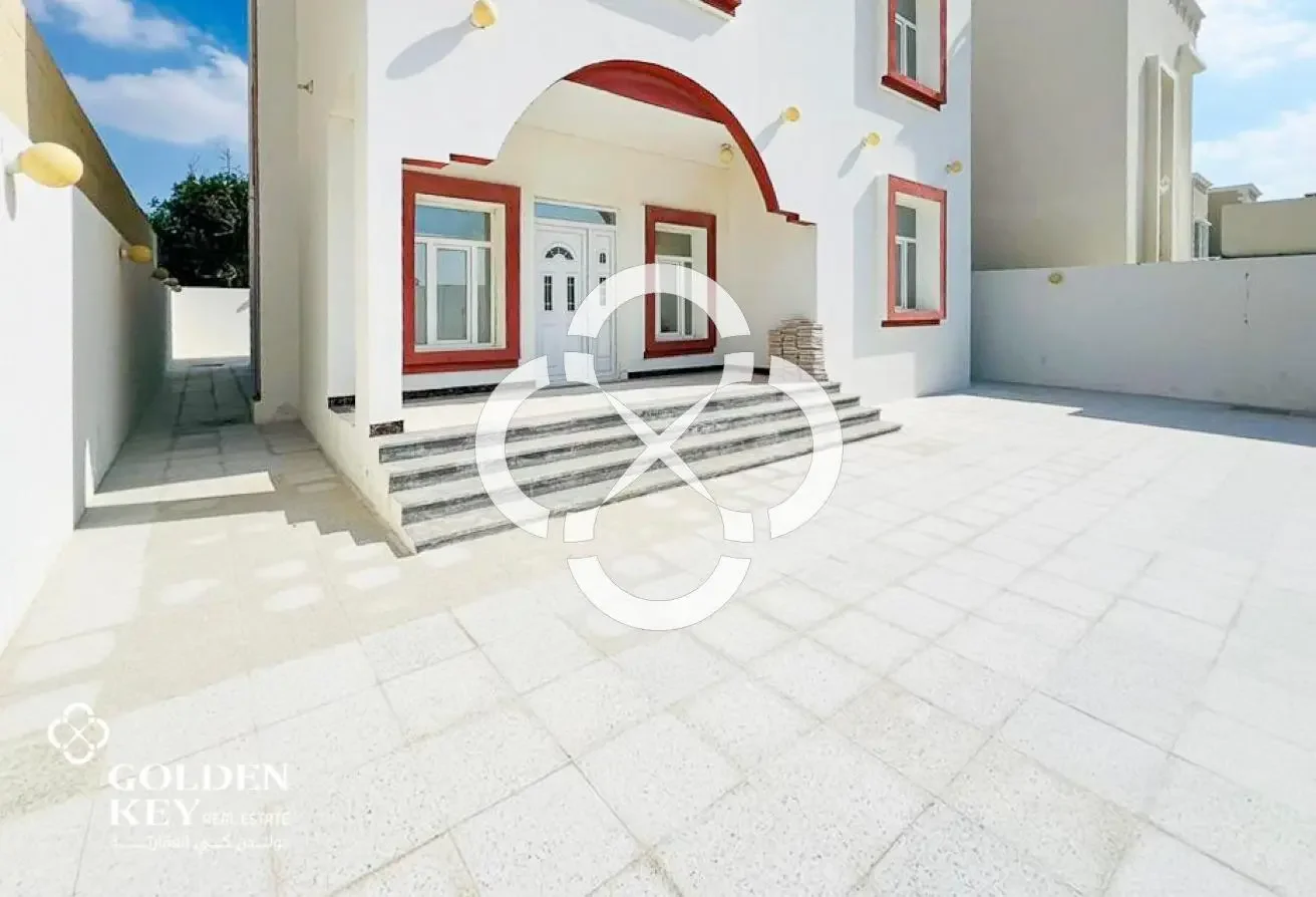 Spacious 4BR Villa with Penthouse | Unfurnished