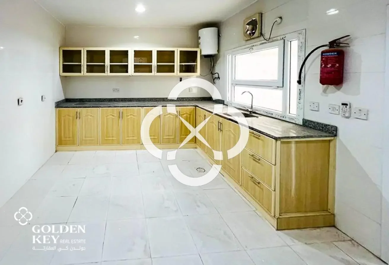 Spacious 4BR Villa with Penthouse | Unfurnished