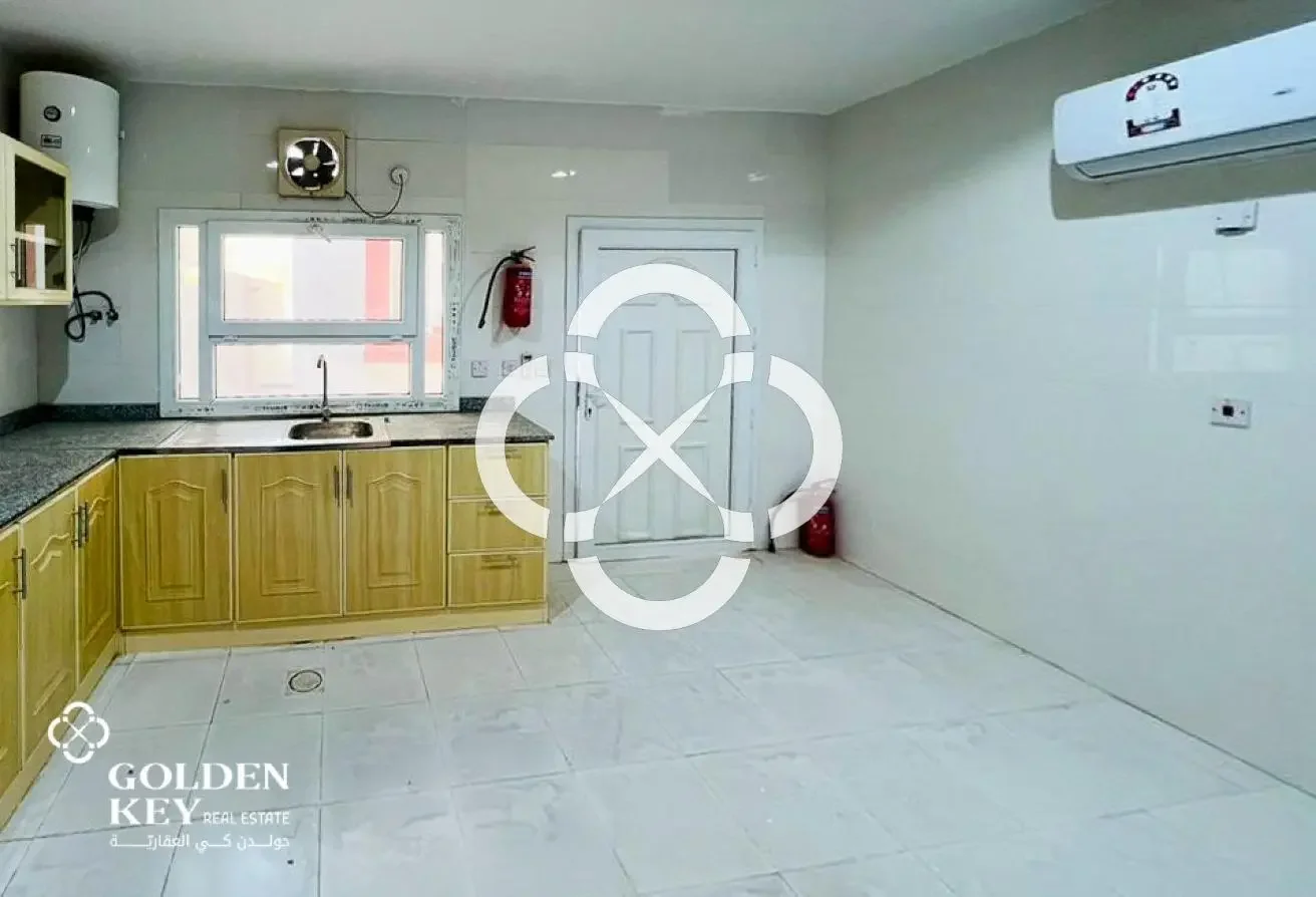 Spacious 4BR Villa with Penthouse | Unfurnished