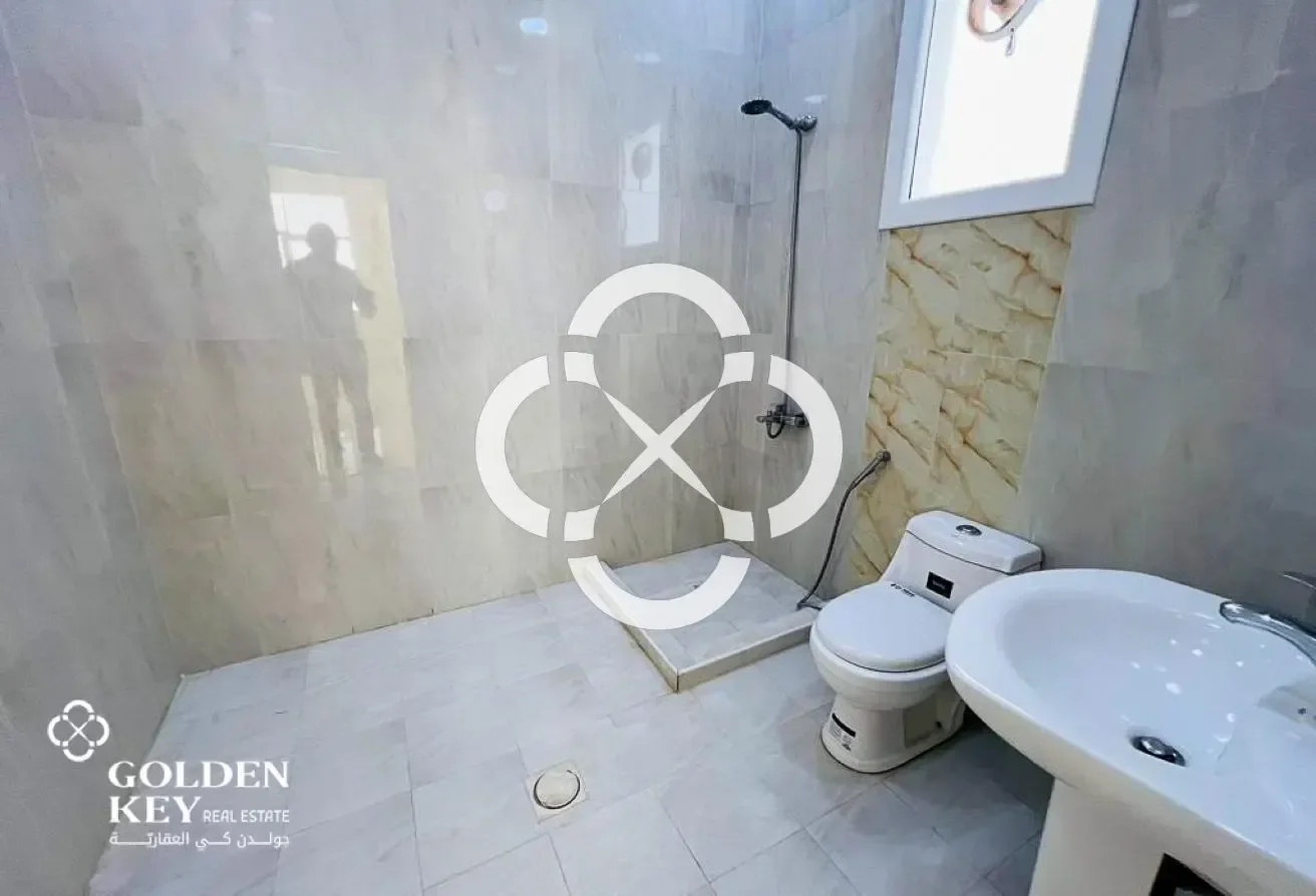 Spacious 4BR Villa with Penthouse | Unfurnished