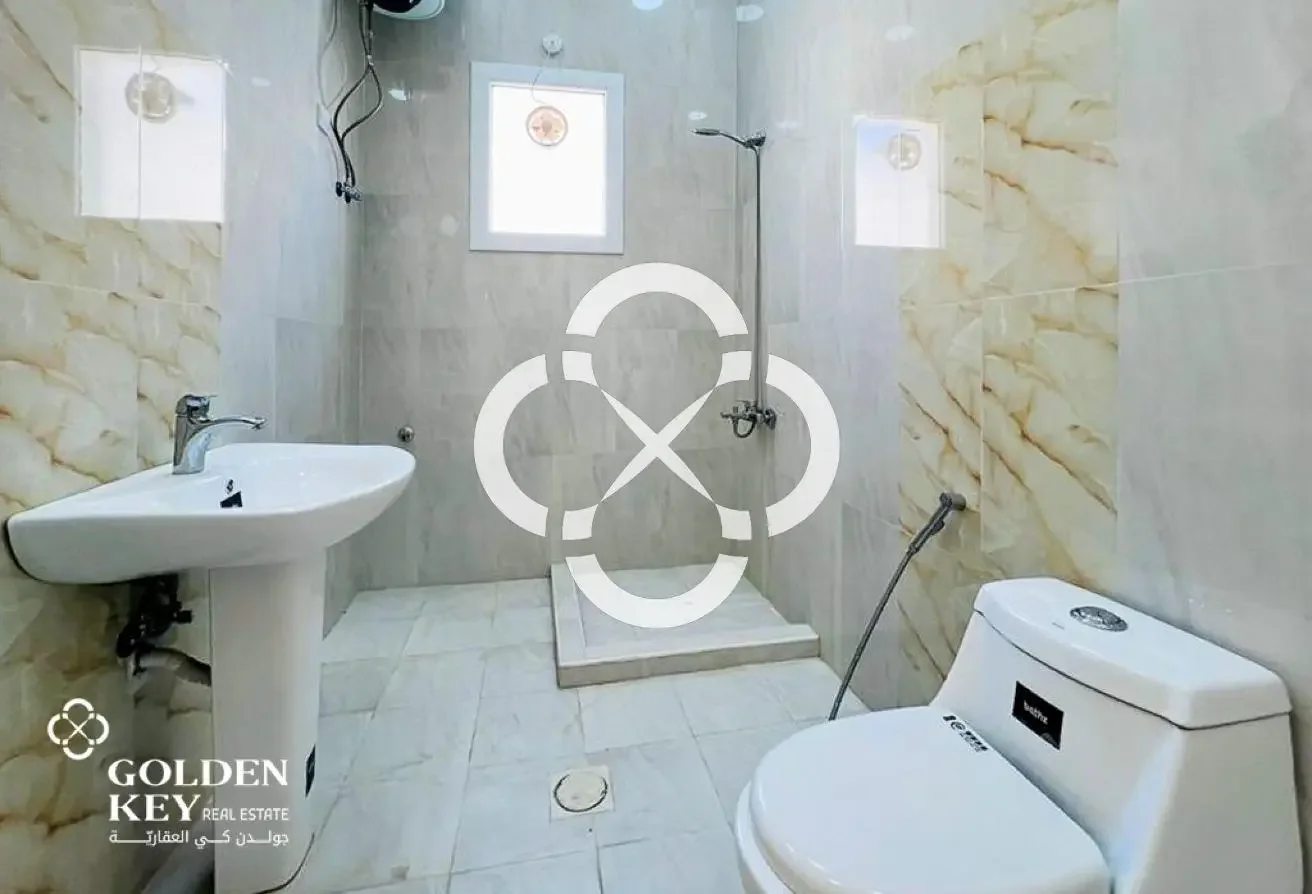 Spacious 4BR Villa with Penthouse | Unfurnished