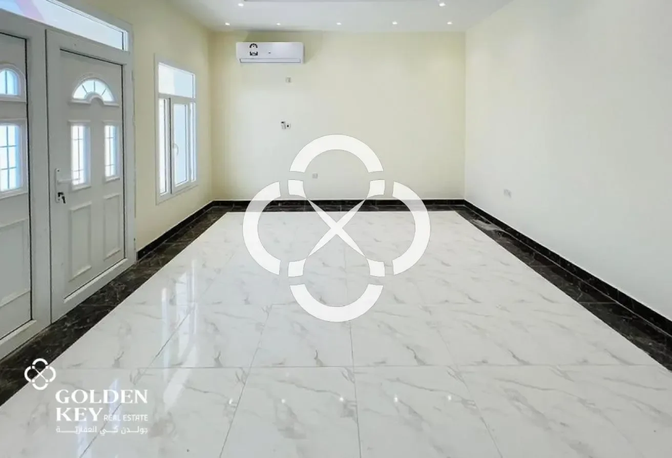 Spacious 4BR Villa with Penthouse | Unfurnished