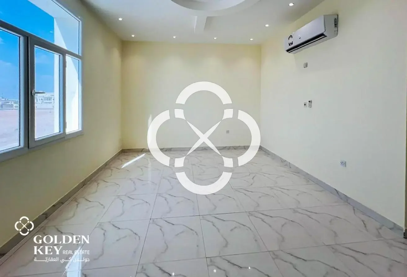 Spacious 4BR Villa with Penthouse | Unfurnished