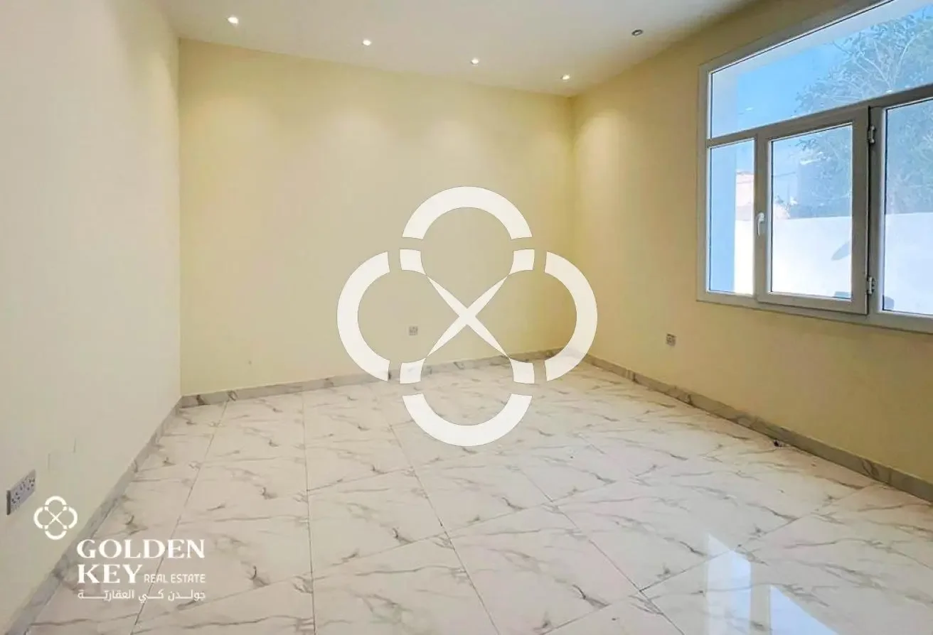 Spacious 4BR Villa with Penthouse | Unfurnished