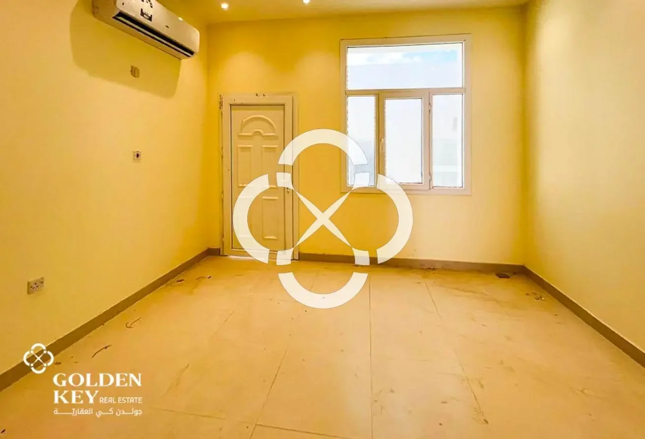 Spacious 4BR Villa with Penthouse | Unfurnished