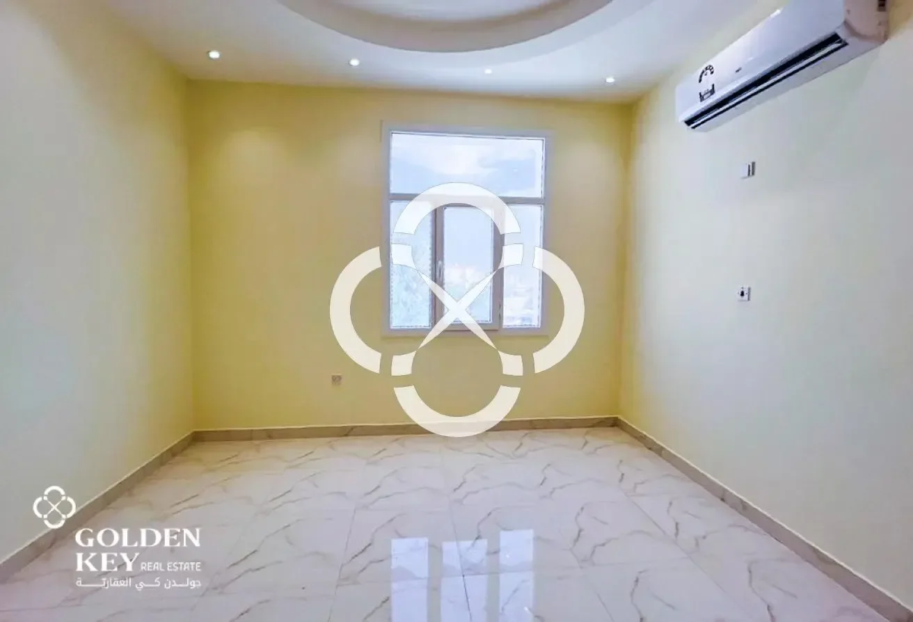 Spacious 4BR Villa with Penthouse | Unfurnished