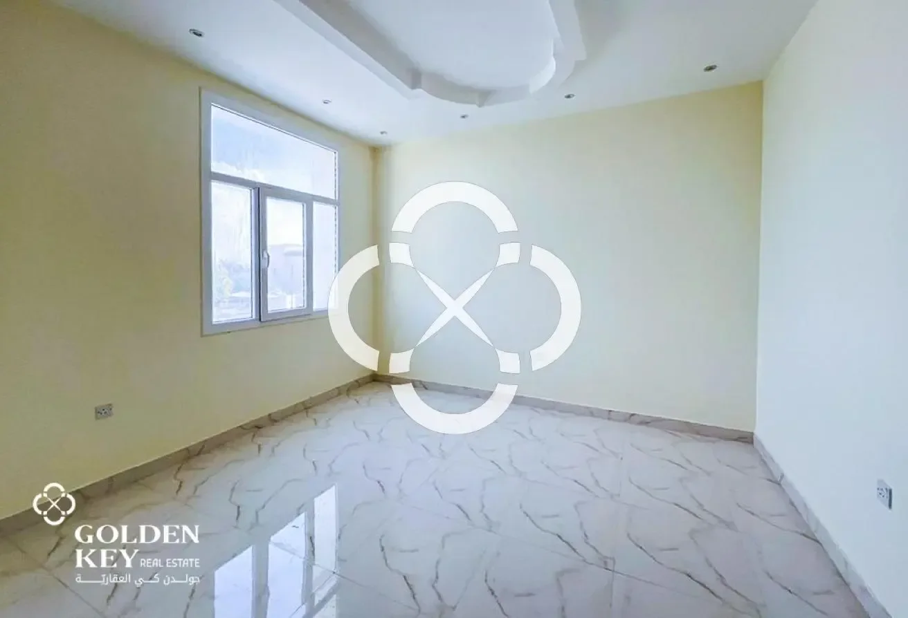 Spacious 4BR Villa with Penthouse | Unfurnished