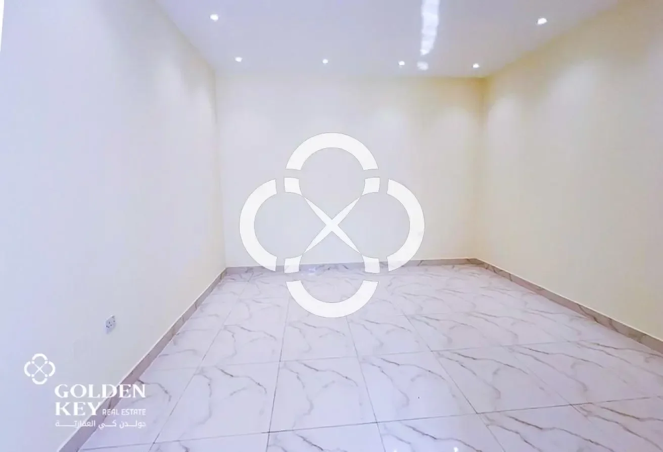 Spacious 4BR Villa with Penthouse | Unfurnished