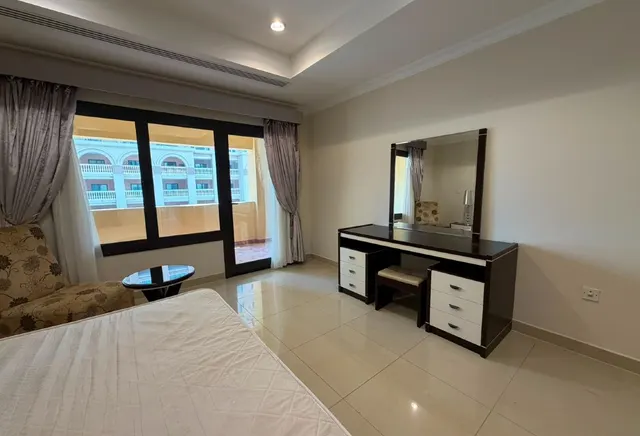 One bedroom plus office in Porto Arabia