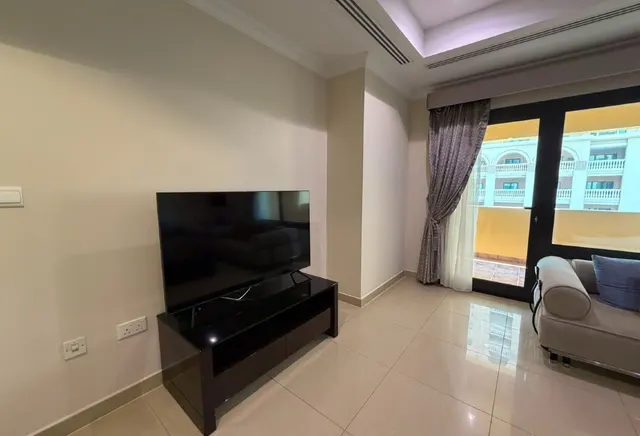 One bedroom plus office in Porto Arabia