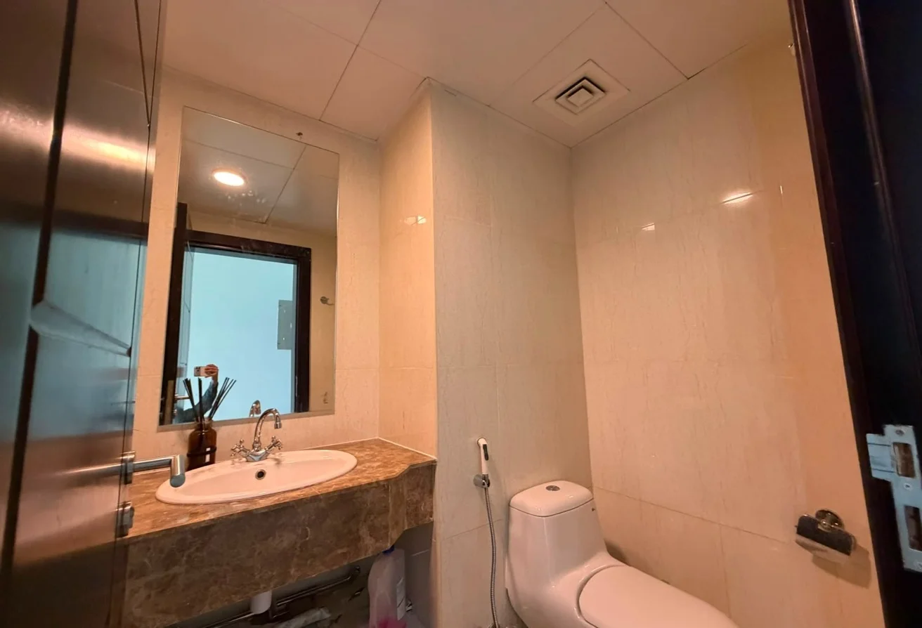 1BHK + Office - Unfurnished - Porto Arabia