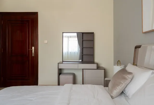Luxurious Fully Furnished 2 BHK Apartment for Rent