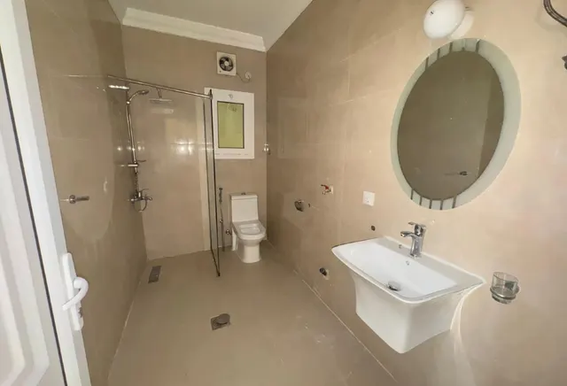 2 Bedroom Apartment with Covered Parking