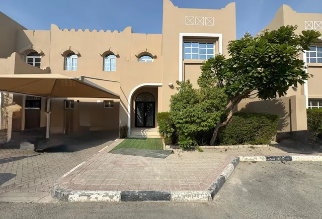 Elegant 4BHK Villa - Compound - Al Waab
