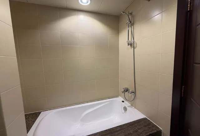 One bedroom plus office in Porto Arabia