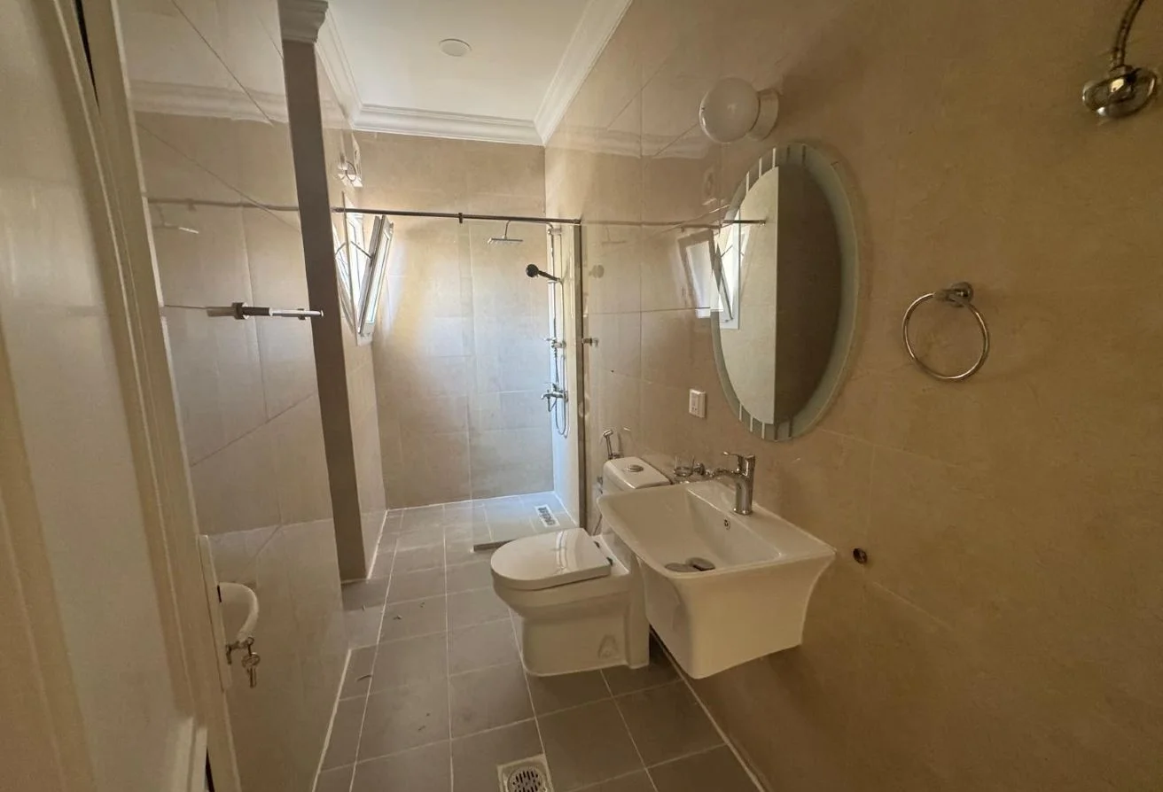 2 BR Apartment with Covered Parking in Unit 105