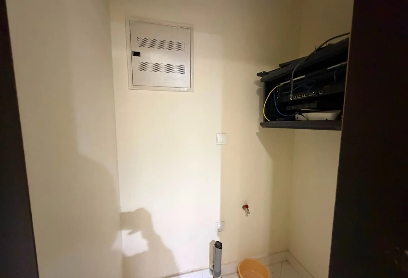 1BHK + Office - Unfurnished - Porto Arabia