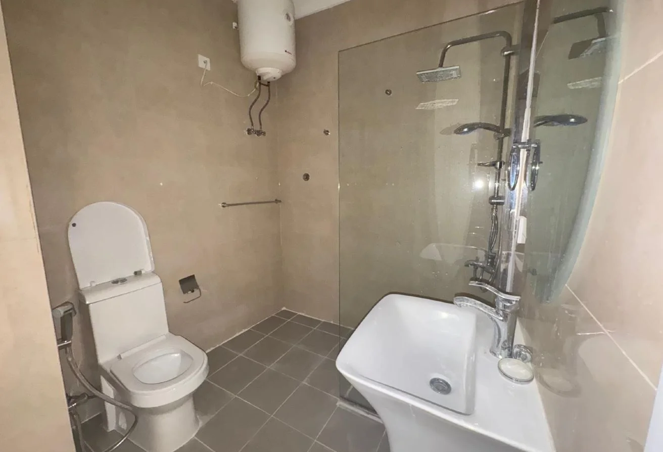 2 BR Apartment with Covered Parking in Unit 105