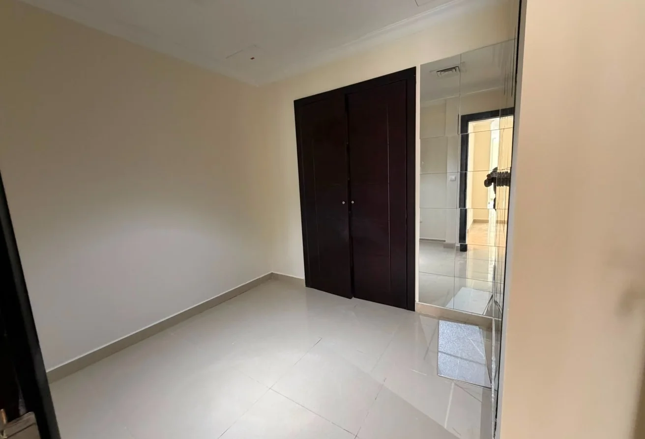 1BHK + Office - Unfurnished - Porto Arabia