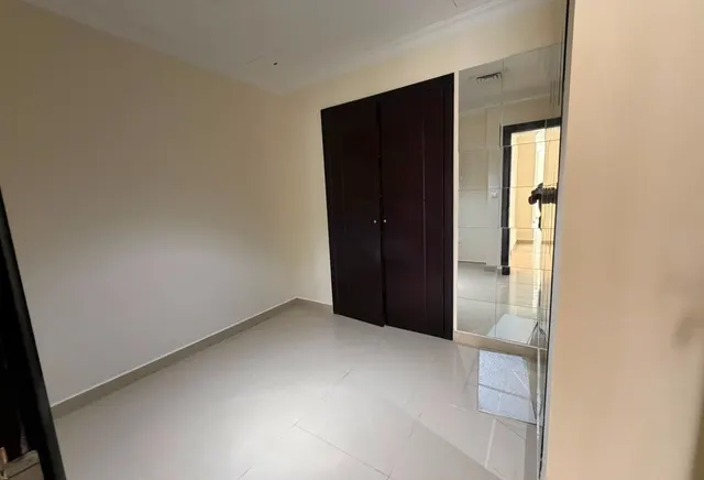 1BHK + Office - Unfurnished - Porto Arabia