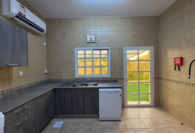 Elegant 4BHK Villa - Compound - Al Waab