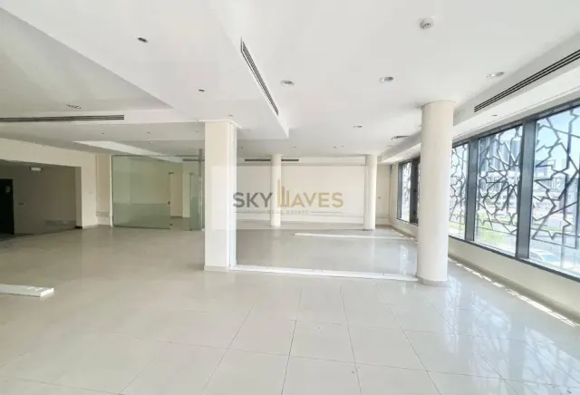 740 SQM COMMERCIAL BUILDING FOR RENT IN D RING