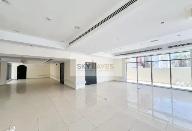 740 SQM COMMERCIAL BUILDING FOR RENT IN D RING