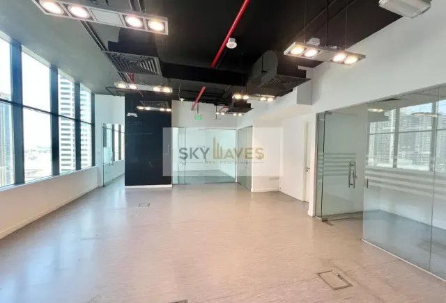 120 SQM PARTITIONED OFFICE IN WESTBAY NEAR METRO
