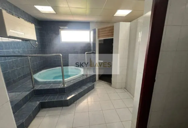 5 BEDROOM VILLA WITH MAID ROOM IN AIN KHALID