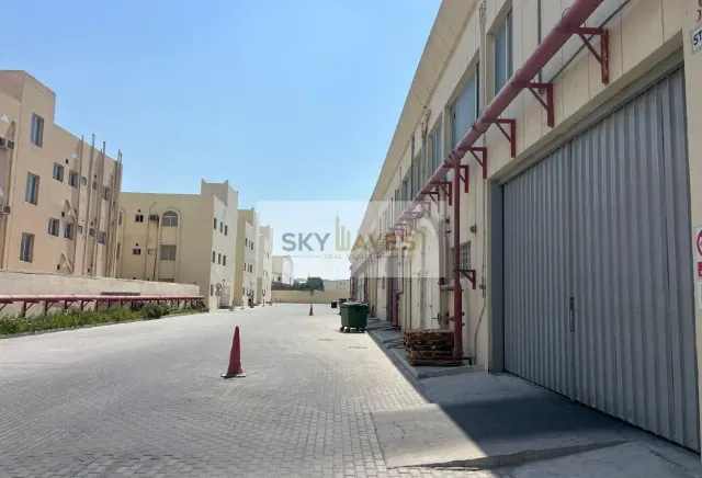 730 SQM AC WAREHOUSE AVAILABLE IN INDUSTRIAL AREA