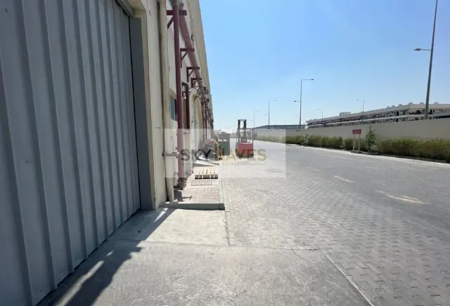 730 SQM AC WAREHOUSE AVAILABLE IN INDUSTRIAL AREA - view 3