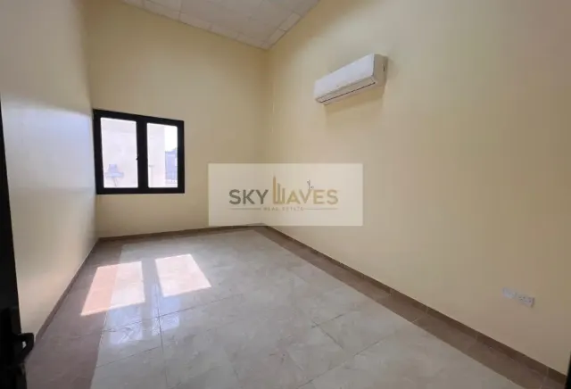 730 SQM AC WAREHOUSE AVAILABLE IN INDUSTRIAL AREA