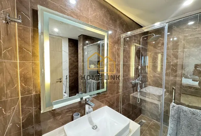 FREEHOLD 2 BEDROOM APARTMENT | READY TO MOVE IN