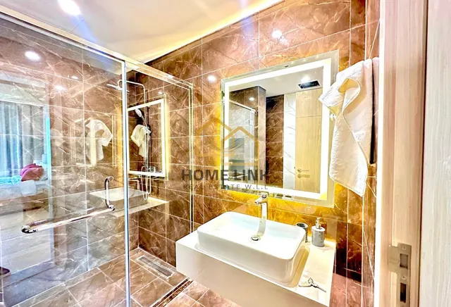 SPACIOUS AND ELEGANT 1 BEDROOM FF IN MARINA